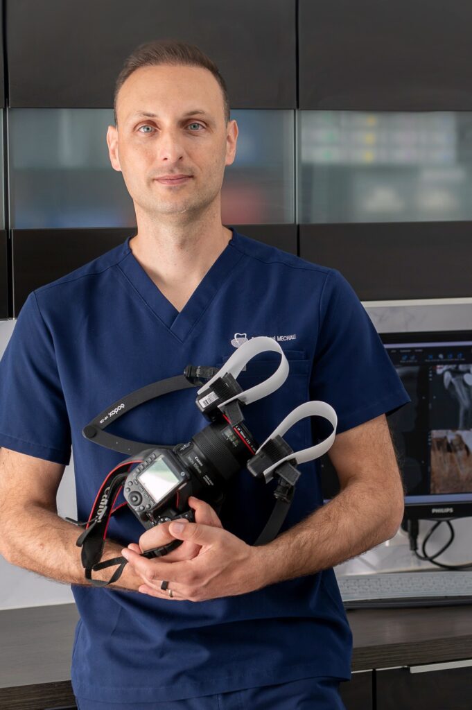 Dr Michael Mechali en situation de travail