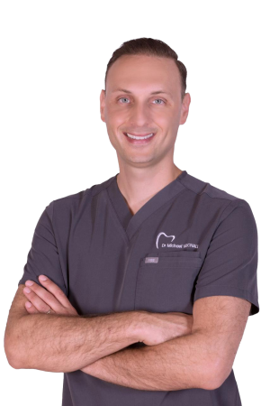 Dr Michael Mechali, chirurgien-dentiste spécialisé en implantologie et parodontie à Pignan, proche de Montpellier, fondateur du Cabinet Dentaire La Bornière